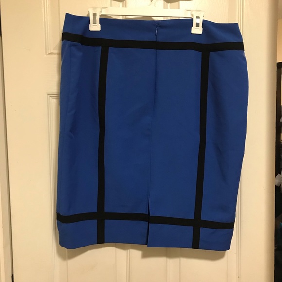 Plus size skirt - Picture 3 of 5